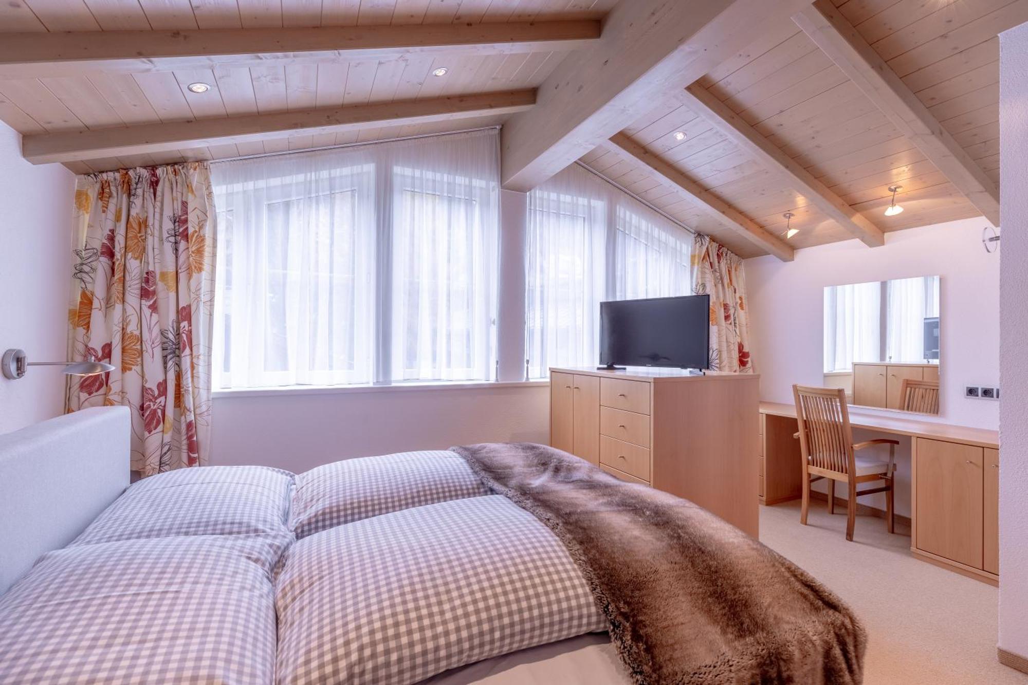 Quality Hosts Arlberg - Hotel Bergheim Sankt Anton am Arlberg Bagian luar foto